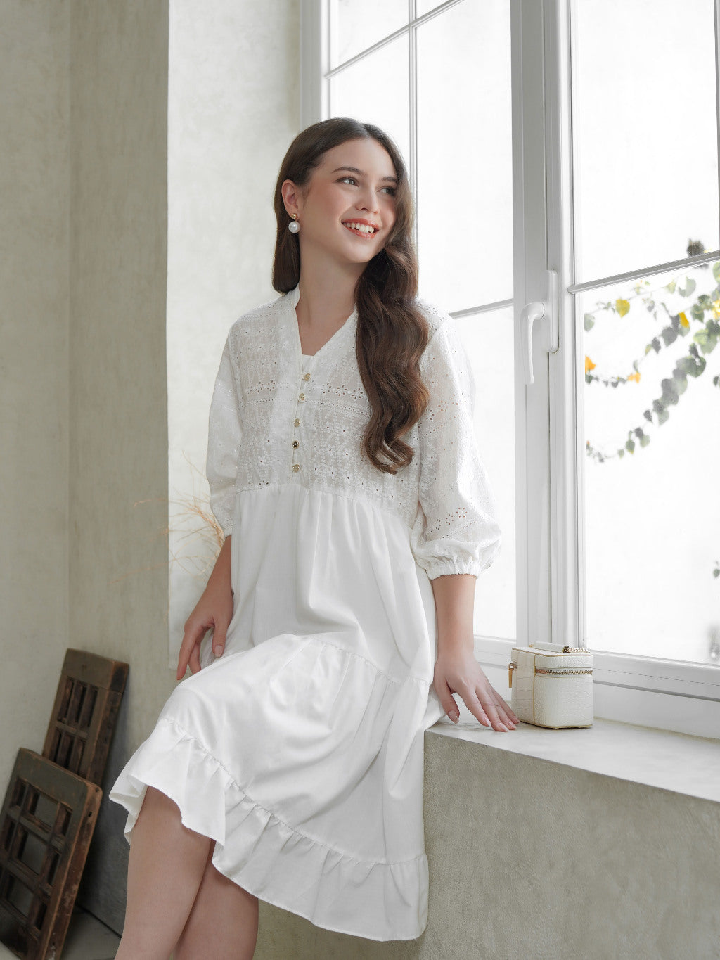 midi dress kancing tangan 3 Crinkle Depan and spandex blend with a breathable cotton lining creates an effortlessly comfortable feel SIMKHAI Women's Jazz Poplin Pintuck