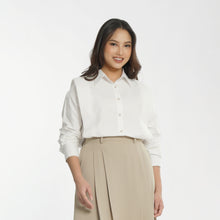 Load image into Gallery viewer, RAYA COLLECTION - Momelca Labiqa Shirt - Atasan Baju Blouse Cotton Untuk Wanita
