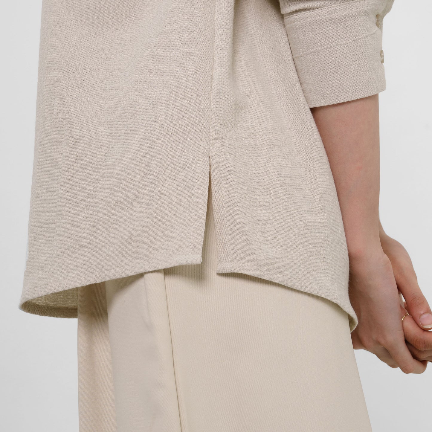 Momelca Essence Shirt Kemeja Linen Wanita Lengan Panjang