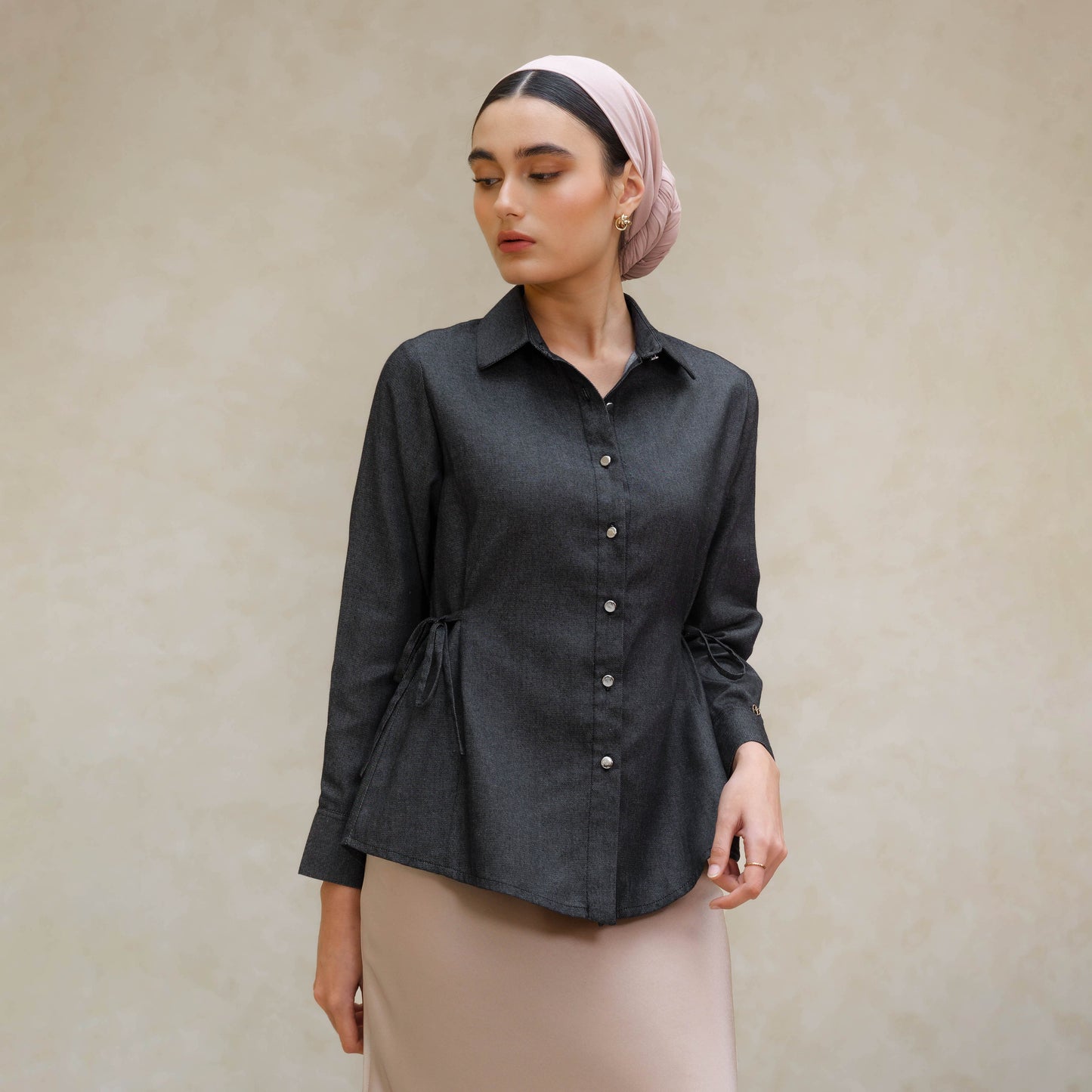 Momelca Faiza Fitted Shirt - Kemeja Wanita Tali Samping Lengan Panjang