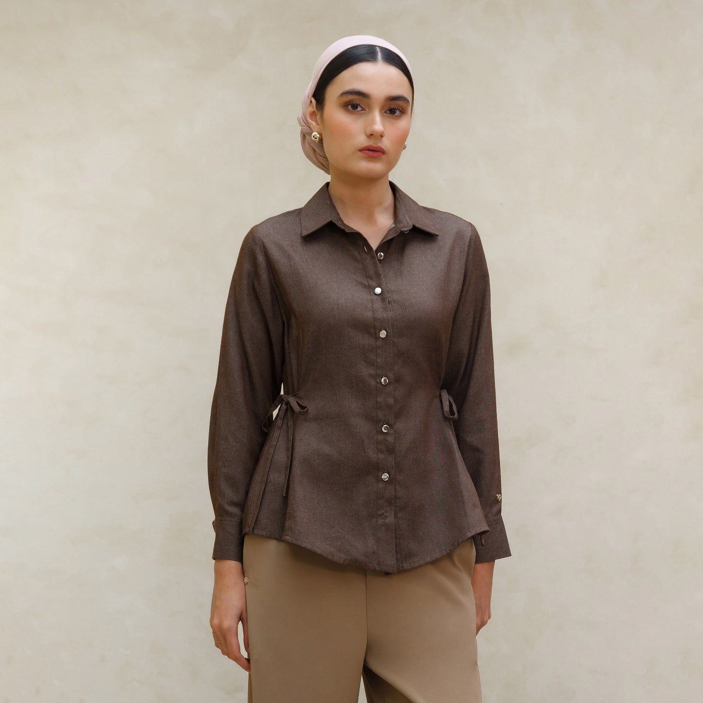 Momelca Faiza Fitted Shirt - Kemeja Wanita Tali Samping Lengan Panjang